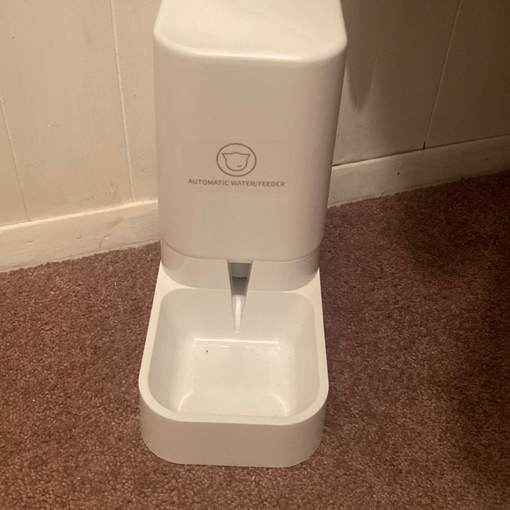 Automatic water feeder